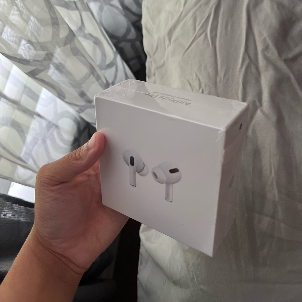Apple AirPods Pro - 1st Gen.